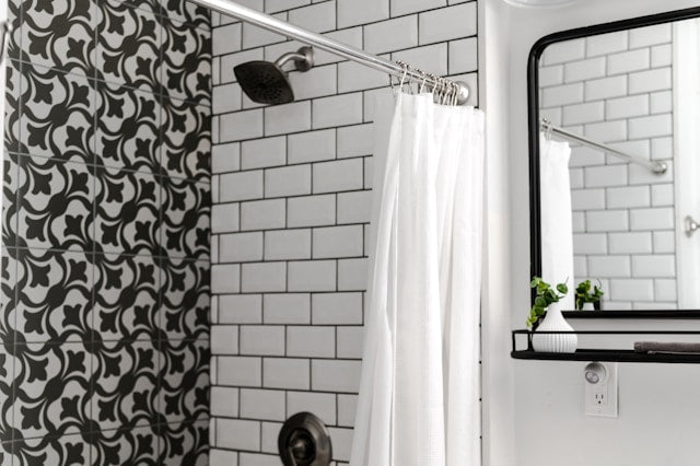 Shower Curtain Buying Guide: Hookless, Waffle Weave, and Decorative Styles Explained