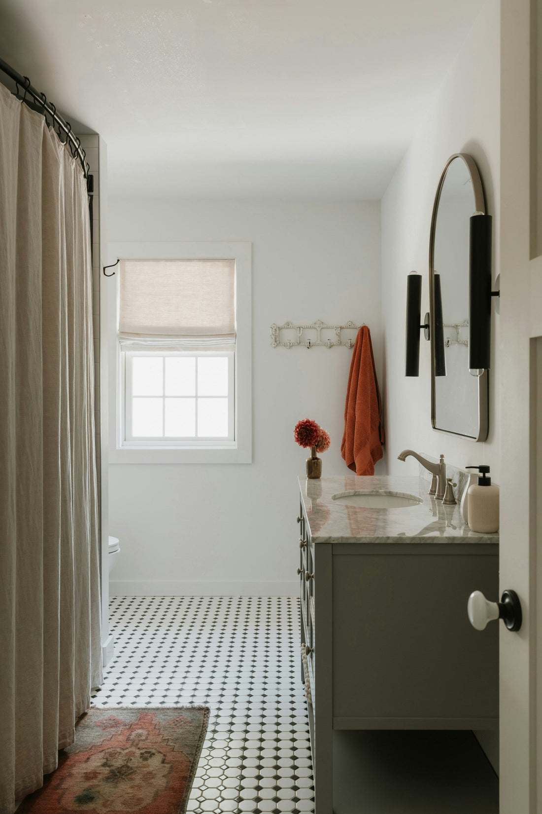 How to Organize Refillable Foam Bottles in a Small Bathroom