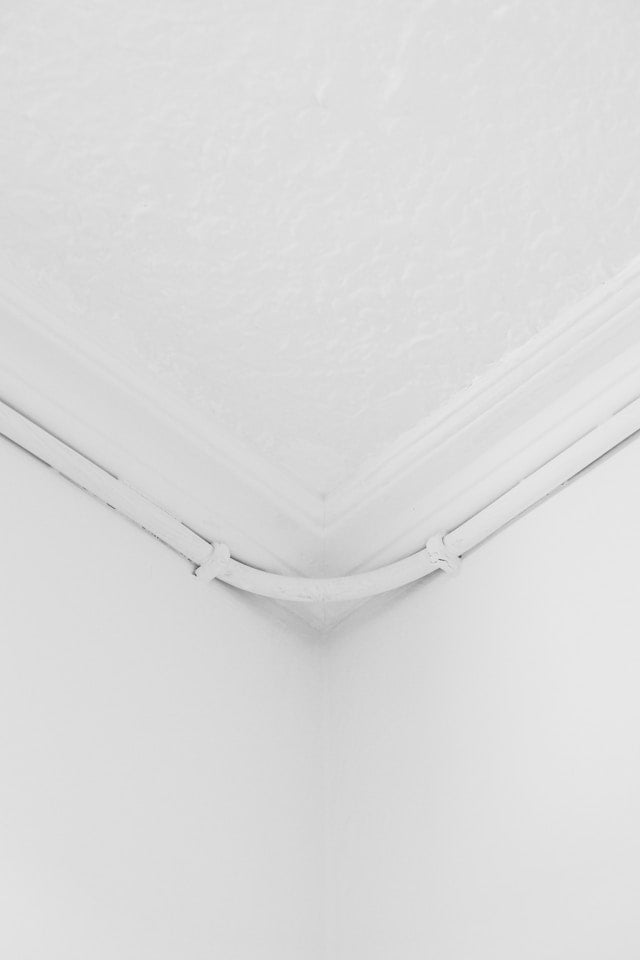 Bathtub Splash Guards and Shower Threshold Barriers: How to Manage Water Around the Tub