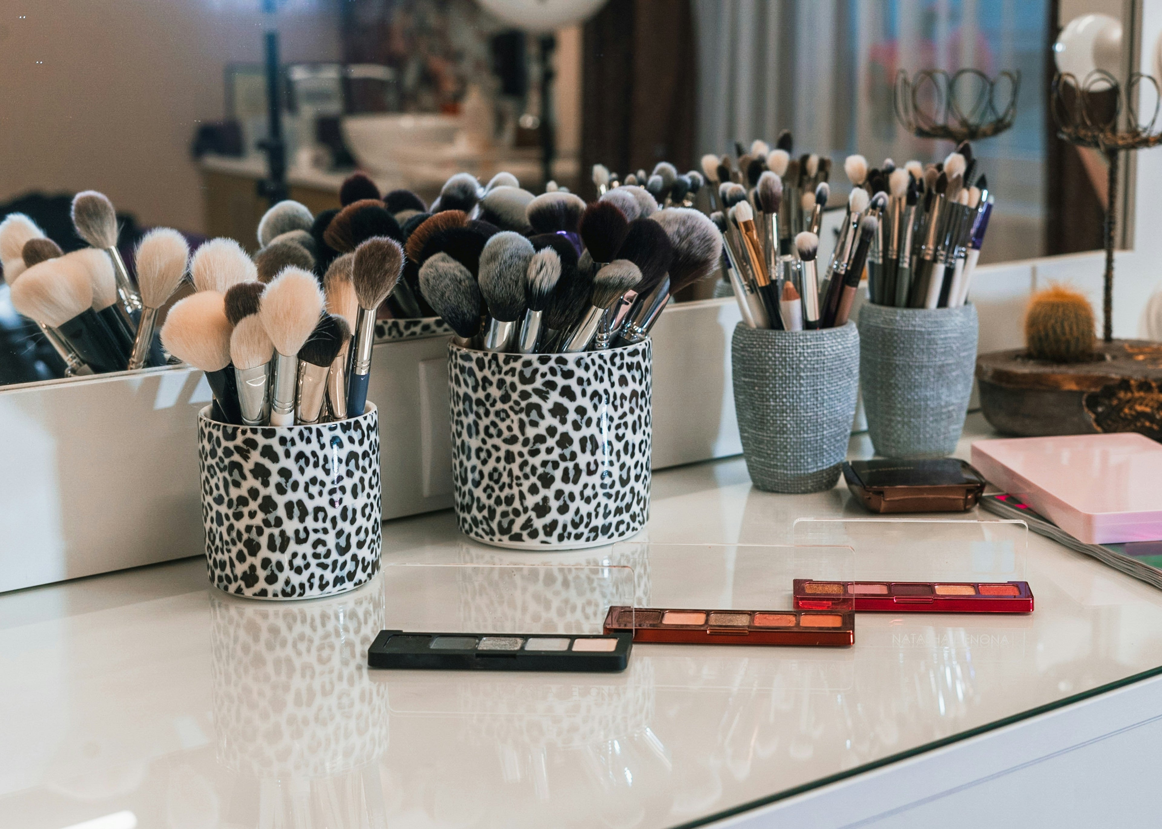 Makeup Organizers with Drawers: How to Create a More Organized Vanity