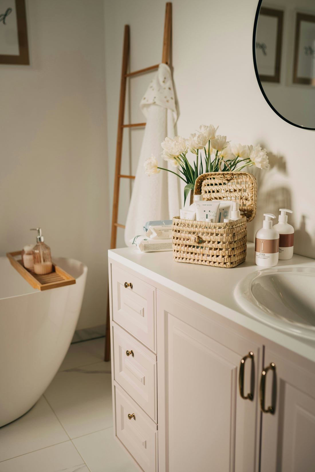 Bathroom Counter Organization: Smart Storage Ideas for Makeup and Skincare