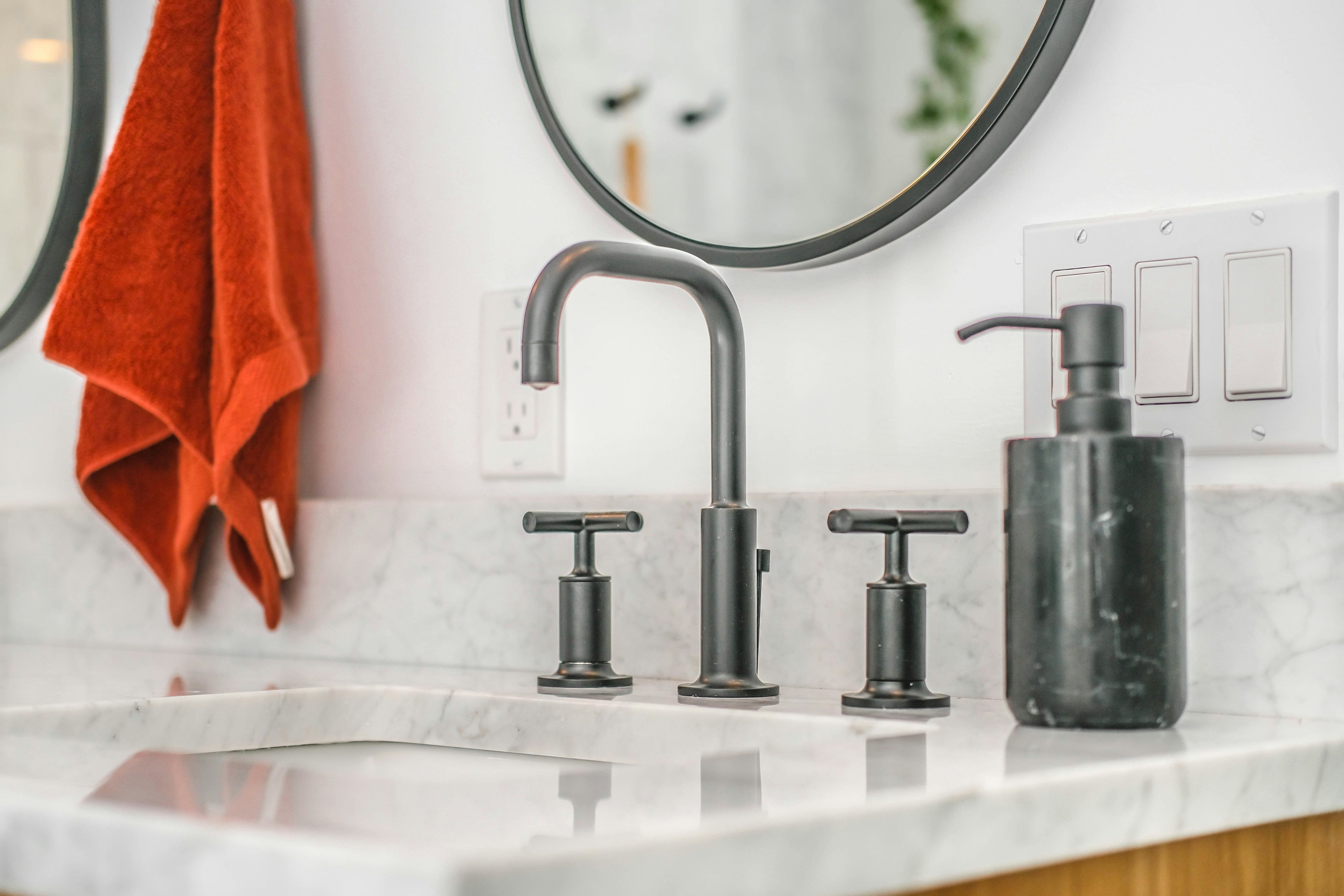 How to Choose the Best Foam Pump Bottle for a Bathroom Sink
